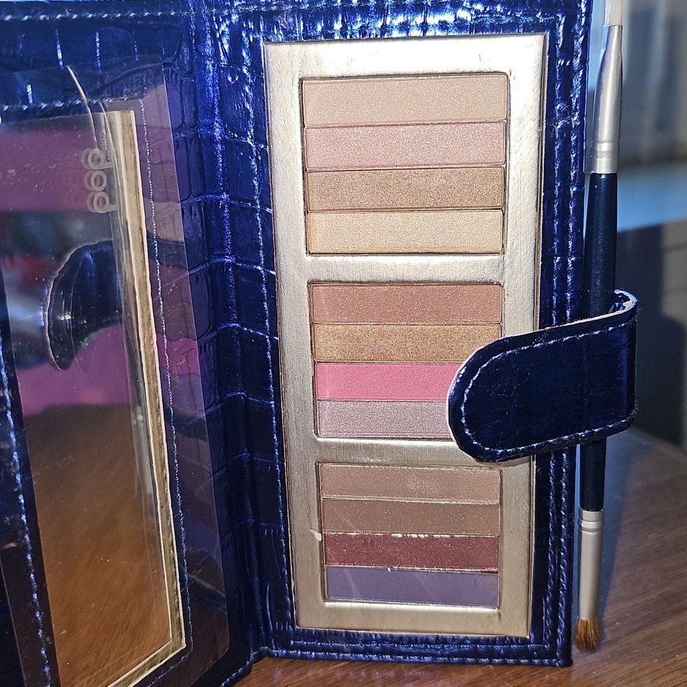 Vintage Pop Beauty Blue Eyes Eyeshadow Palette - Collector's Item - Never Used